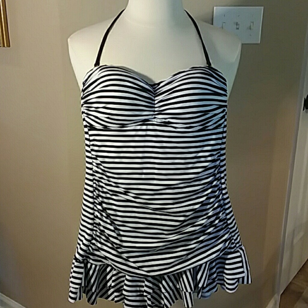 Apt. 9 One Piece Swim Suit Medium